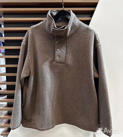 Плюшевый женский анорак с воротом на клепках