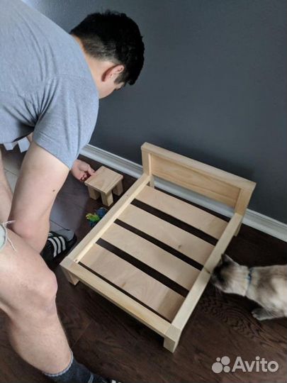 Кровать для кота или собаки из твердой породы