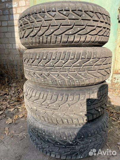 Tigar SUV Ice 215/55 R16