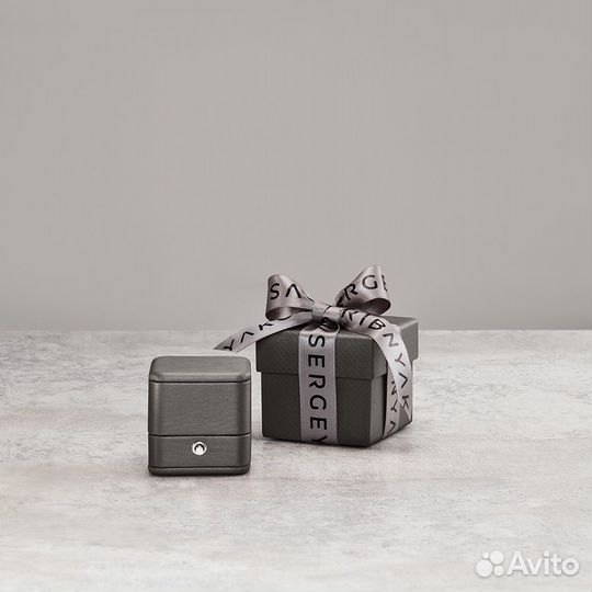 Подарочная коробка для ювелирных изделий