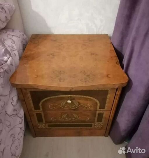 Столик - тумбочка