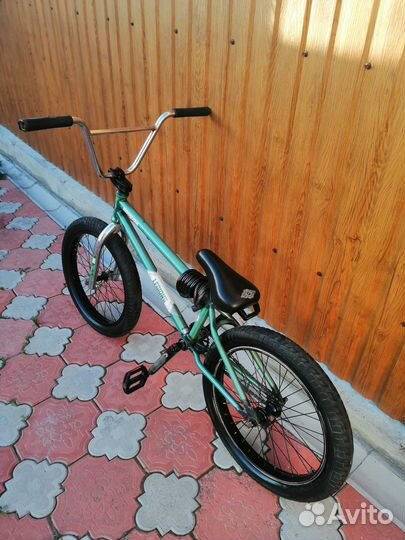 Трюковой велосипед BMX