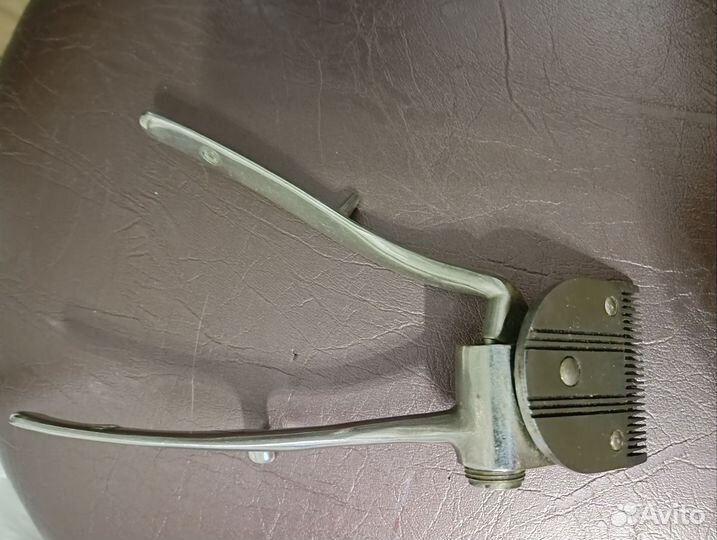 Машинка для стрижки волос ручная. Винтаж