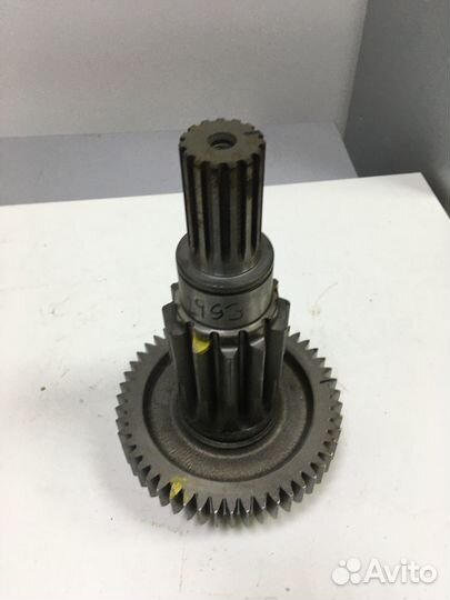 Вал делителя с шестерней кпп