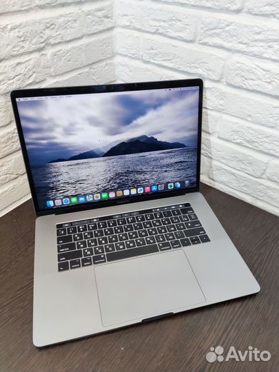 MacBook Pro 15 2017 Core i7/Radeon 555/озу 16