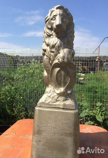 Сторожевой лев. Уличные вазоны