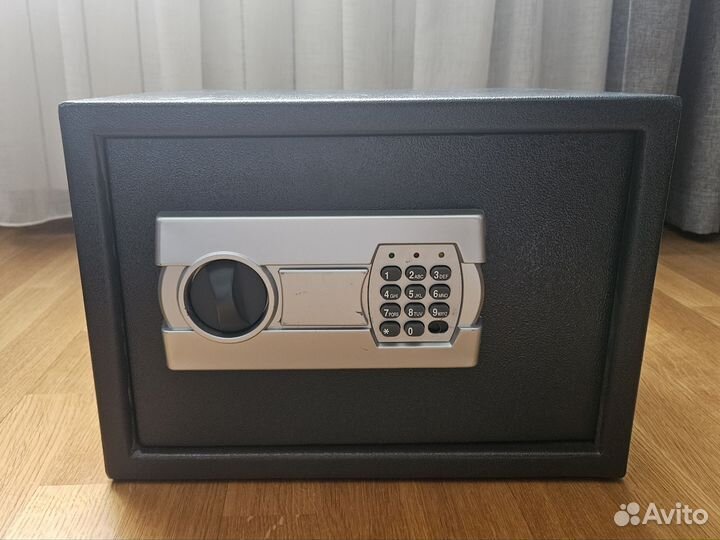 Электронный сейф металлический