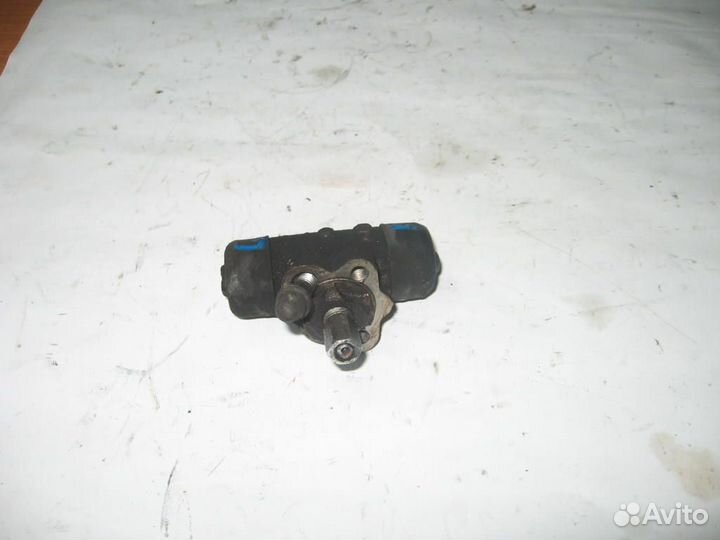 Рабочий тормозной цилиндр зад лево toyota AT190, S