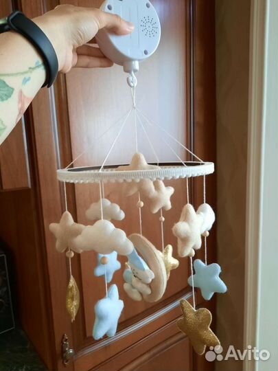 Мобиль на кроватку из фетра