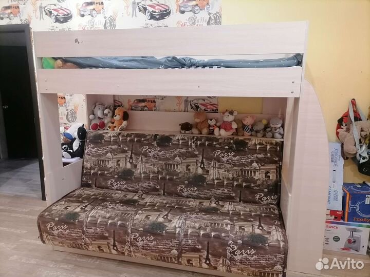 Кровать двухьярусная