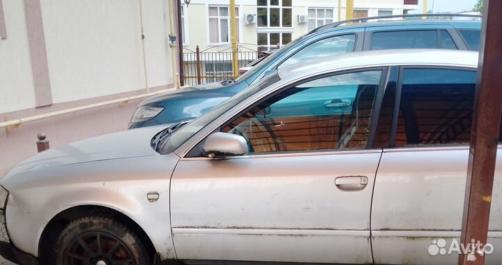 Audi A6 2.4 AT, 1999, битый, 300 000 км