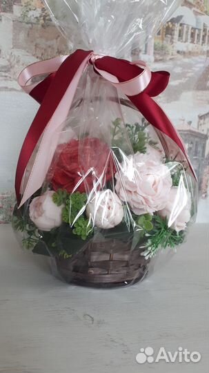 Цветы пионы в корзинке