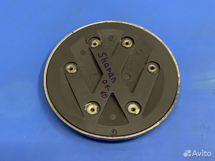 Эмблема на крышку багажника VW Sharan