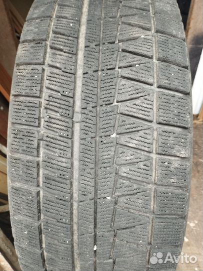 Bridgestone Blizzak Revo 696 235/55 R17 99M