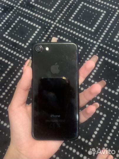 Телефон iPhone 7