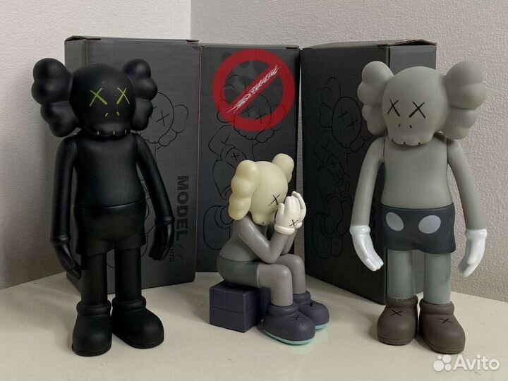 Статуэтка фигурка kaws