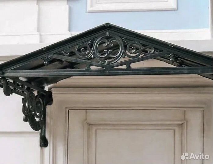 Козырек над входом