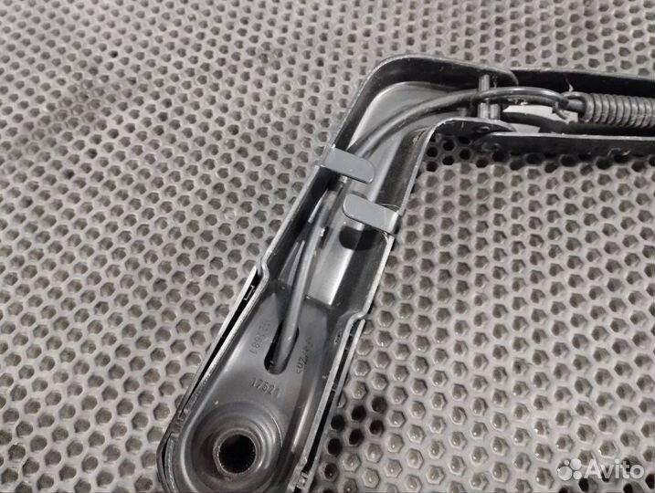 Поводок стеклоочистителя правый Volvo FH5 82485664