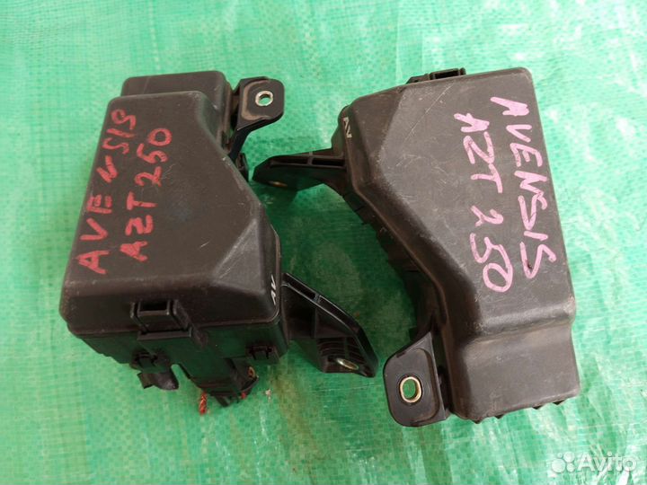 Блок предохранителей Toyota Avensis AZT250