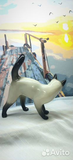Фарфоровая статуэтка 