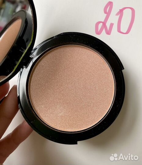 Пудра Chanel с эффектом хайлайтера