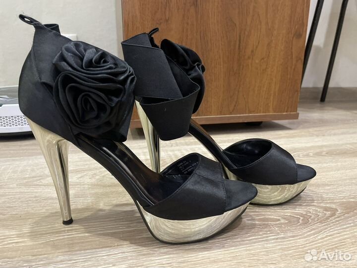 Босоножки женские