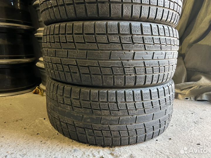 Yokohama Ice Guard IG30 215/45 R17