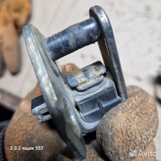 Концевик двери левый ford focus 1