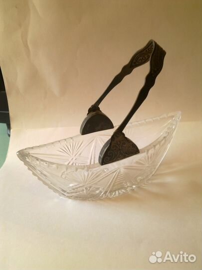 Конфетница из хрусталя с ручкой из мельхиора