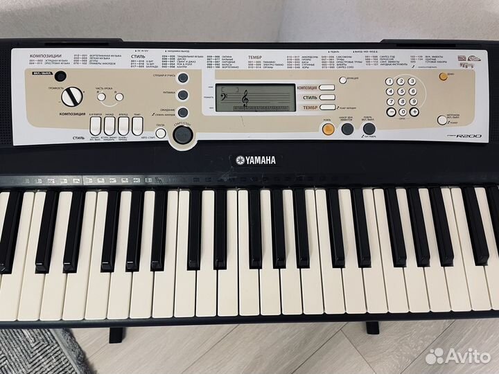 Синтезатор Yamaha PSR-R200
