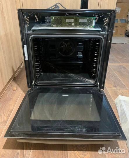 Электрический духовой шкаф Beko. Духовка