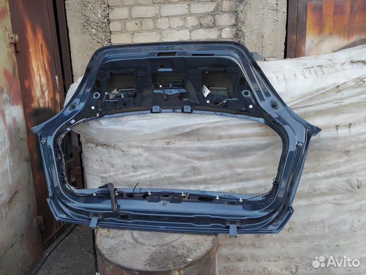 Дверь от багажника