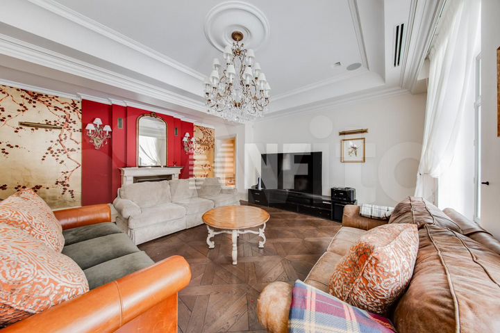 Дом 850 м² на участке 32 сот.