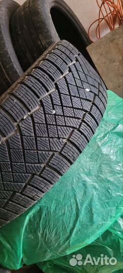 Pirelli Ice Zero FR 215/55 R17