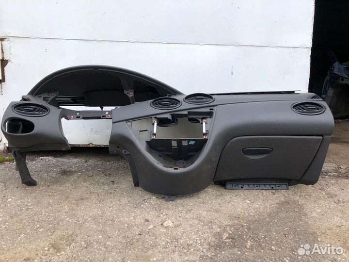 Торпедо консоль панель Ford Focus 1
