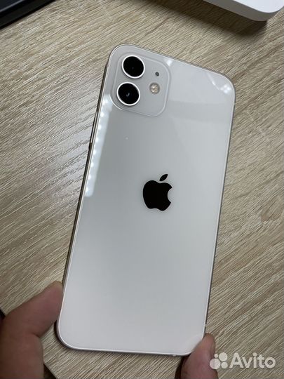 Телефон iPhone 12