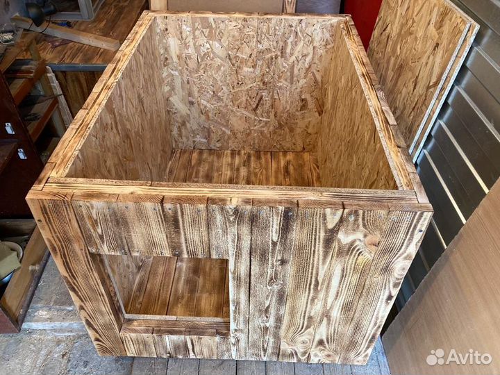 Теплая будка для собак крупных пород