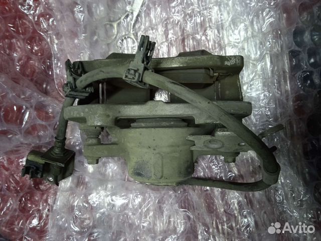 Суппорт передний правый dodge charger LD