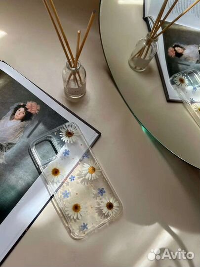 Чехол на iPhone 11 из эпоксидной смолы с цветами