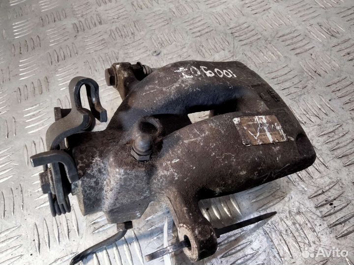 Суппорт задний левый Peugeot 3008