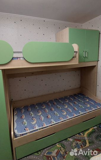 Двухъярусная кровать со шкафами