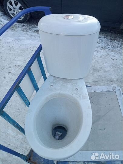 Унитаз бу, был в квартире от застройщика