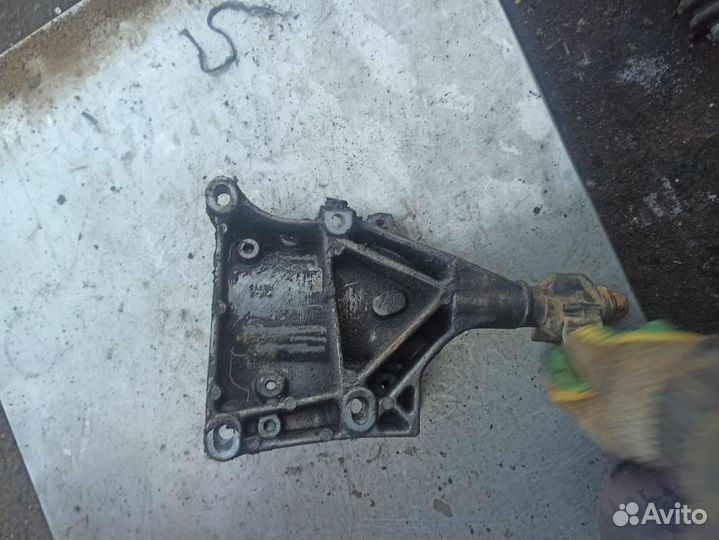 Кронштейн компрессора Honda CR-V rd 1