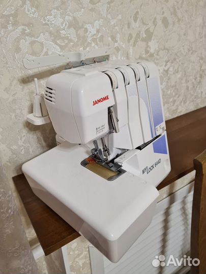 Оверлок Jadome 644d