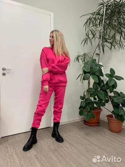 Спортивный теплый женский костюм с начесом