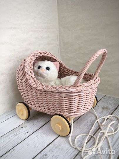 Плетеная коляска