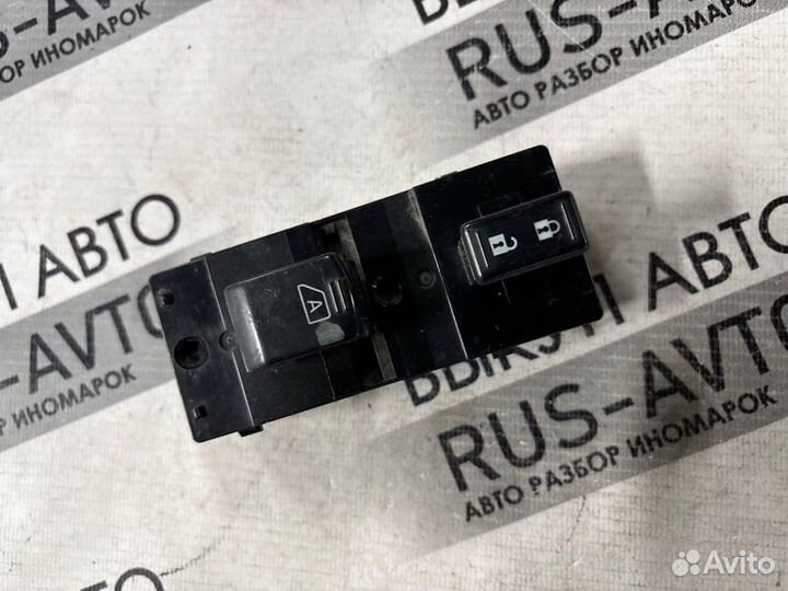 Блок стеклоподъемников передний правый Infiniti