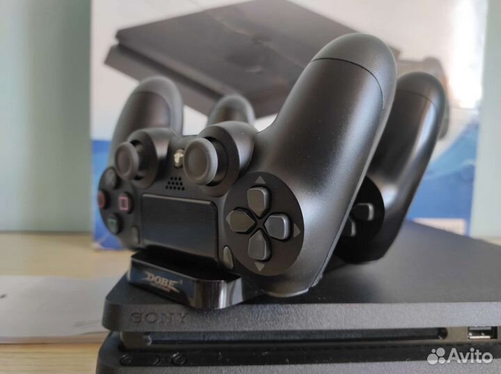 Sony playstation 4 Slim 2 геймпада и подписка Plus