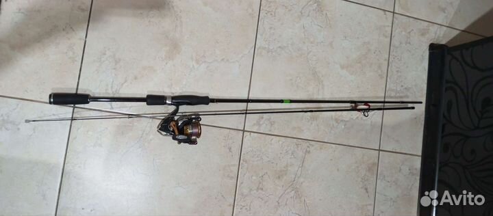 Катушка shimano sahara 3000 и удилище Favorite X1