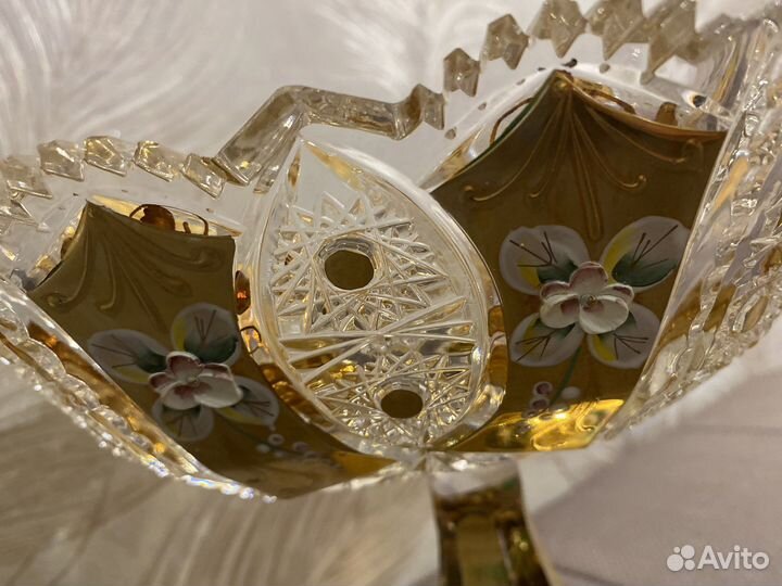 Ваза хрустальная с позолотой и лепниной